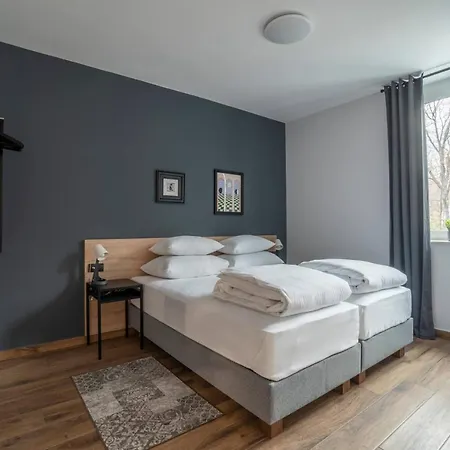 Hostgost Selected - Botanical Garden 贝尔格莱德