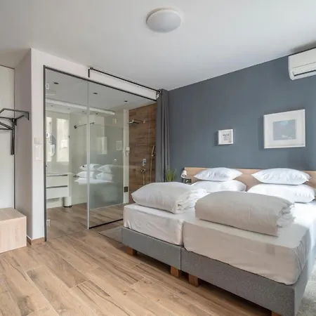 Hostgost Selected - Botanical Garden