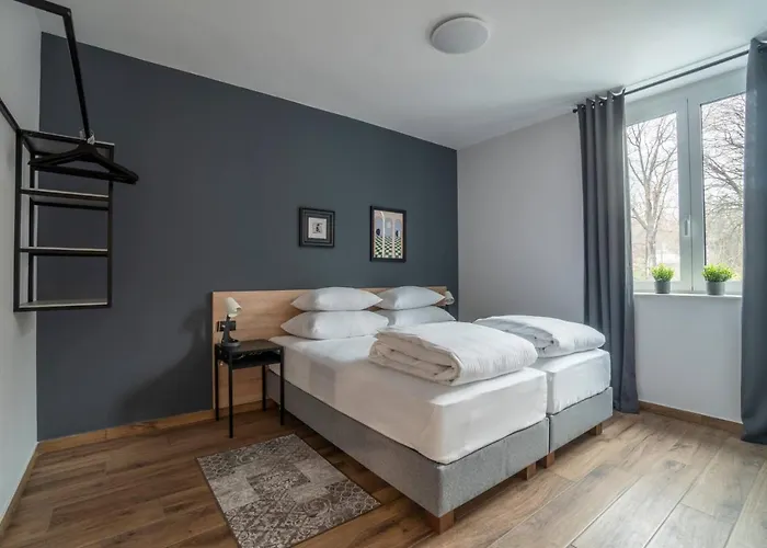 Hostgost Selected - Botanical Garden بلغراد