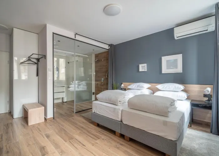 Hostgost Selected - Botanical Garden