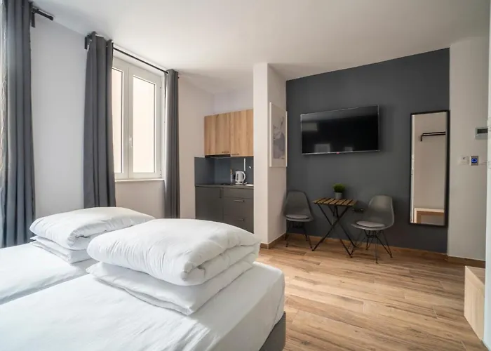 Hostgost Selected - Botanical Garden * بلغراد